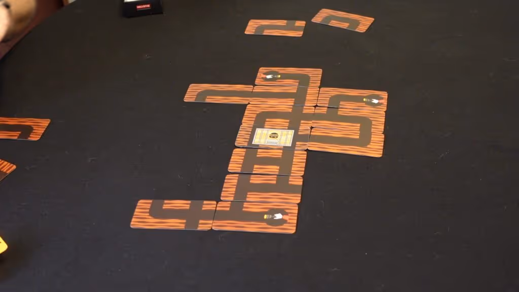 Bandido game layout with connected tunnel cards